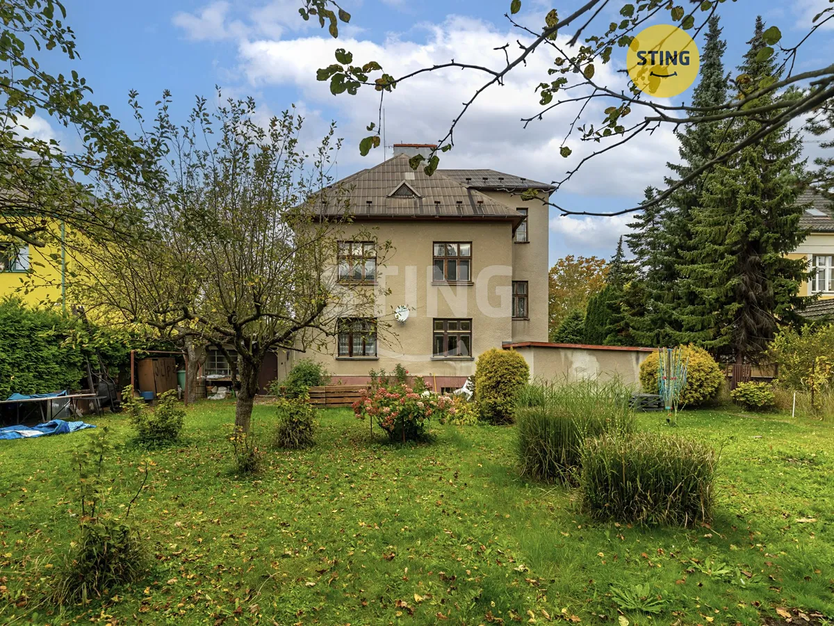Prodej vily 244 m², pozemek 738 m²